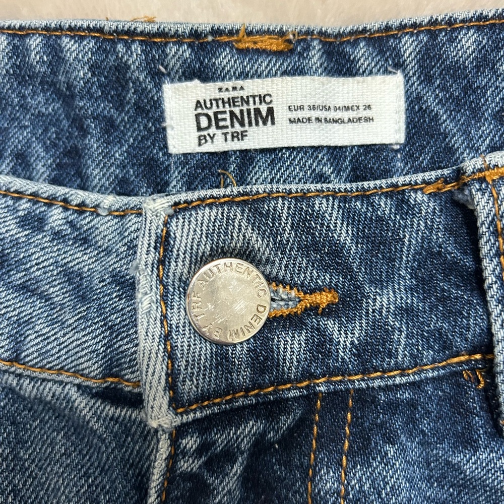 ZARA High-Waisted Denim Shorts – Classic Blue, Size US 4 - Picture 3 of 6